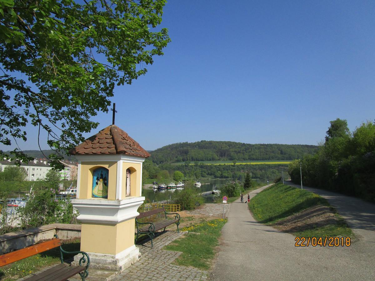 Privatzimmer Familie Wagner Poechlarn Exterior photo