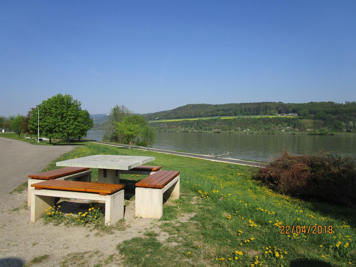 Privatzimmer Familie Wagner Poechlarn Exterior photo